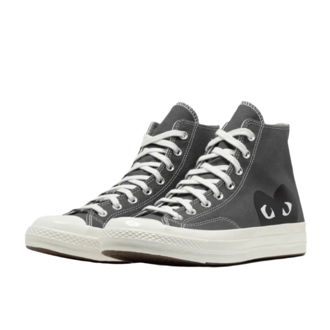 Converse Comme des Garçons Play x CONVERSE Chuck Taylor 70 High Top – Dein Must-have für Herbst/Winter 2024.
Zeitloser Style trifft auf urbane Coolness – hol dir diesen ikonischen Sneaker jetzt bei Kickskult!


Farbe: GREY
Produkt ID: AZ-K122-001-1